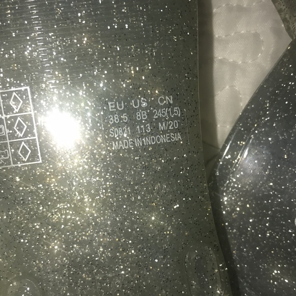 Sawyer Slide Sandal
STUART WEITZMAN - Picture 3 of 8